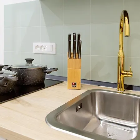 Lovely And Tiny Pied-a-terre In The Center *