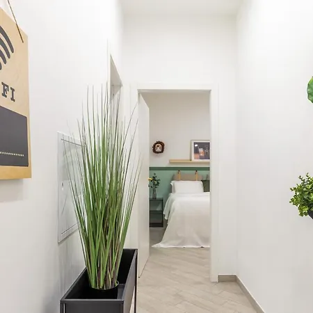 Lovely And Tiny Pied-a-terre In The Center